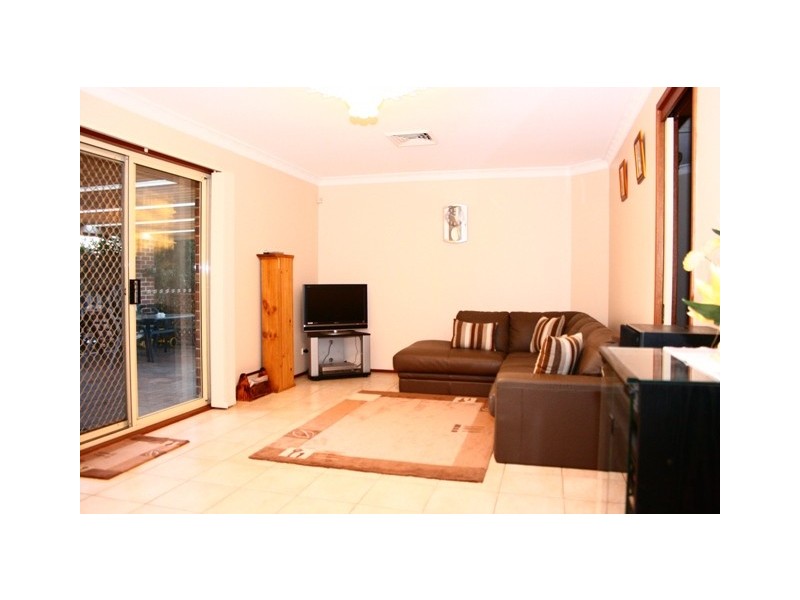 27  Baron Close, Kings Langley NSW 2147