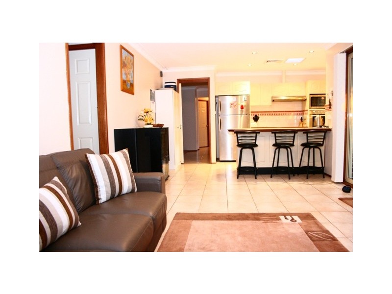 27  Baron Close, Kings Langley NSW 2147