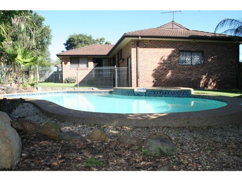 19 Hugh Place, Kings Langley NSW 2147