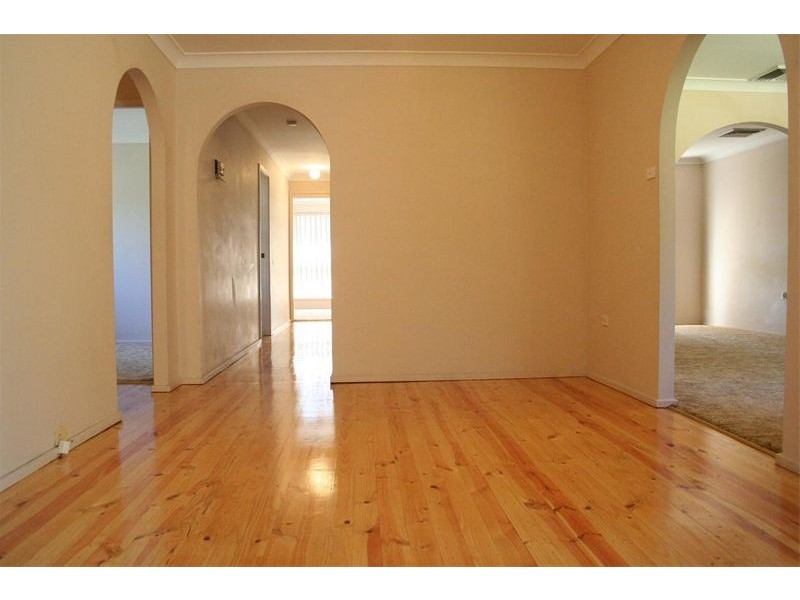 19 Hugh Place, Kings Langley NSW 2147