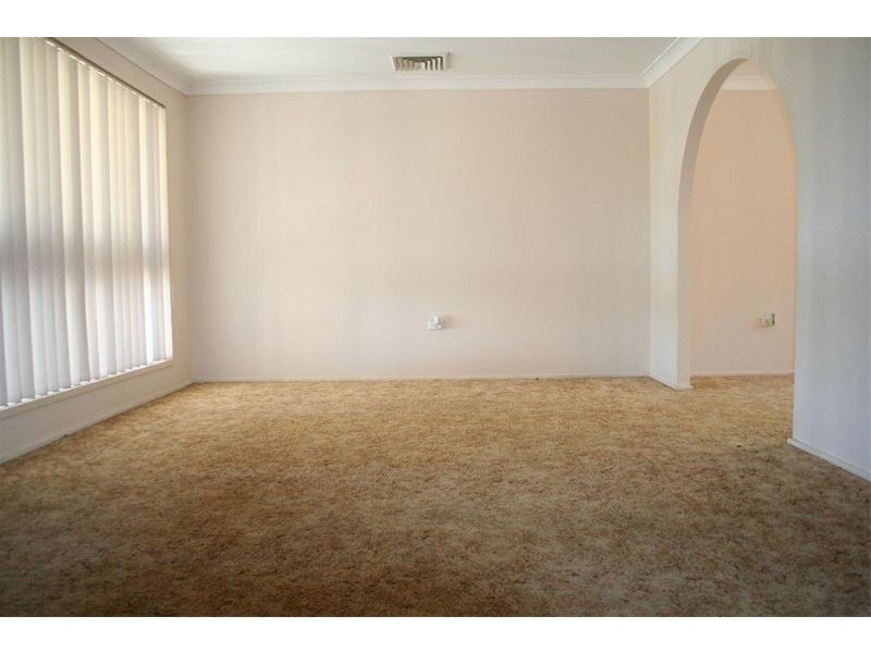 19 Hugh Place, Kings Langley NSW 2147
