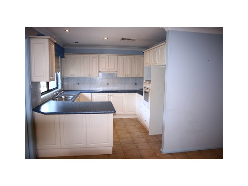 6  Tunley Place, Kings Langley NSW 2147