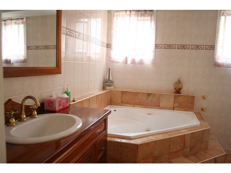 84   Faulkland Crescent, Kings Park NSW 2148