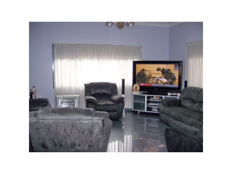18 Talbot Rd, Guildford NSW 2161
