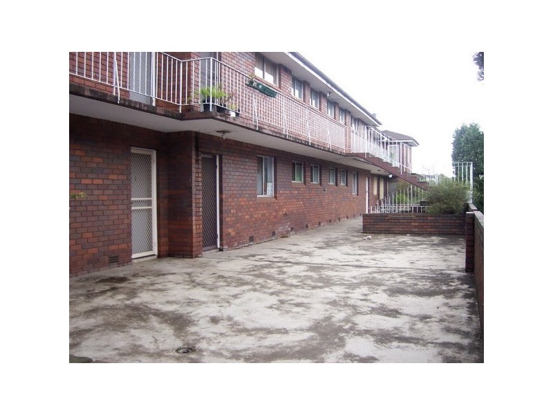 Level 1 2/35 The Crescent, Berala NSW 2141