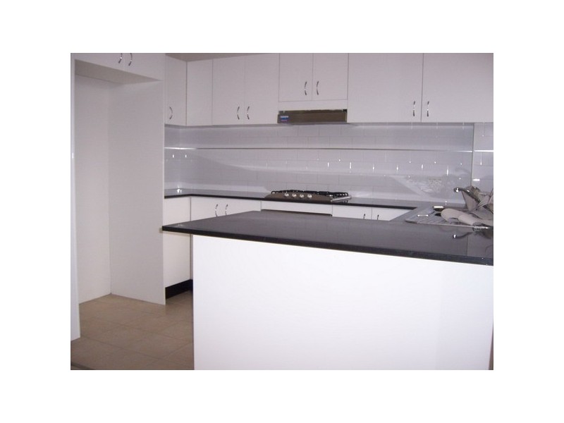 8/1-5 Kitchener Ave, Regents Park NSW 2143