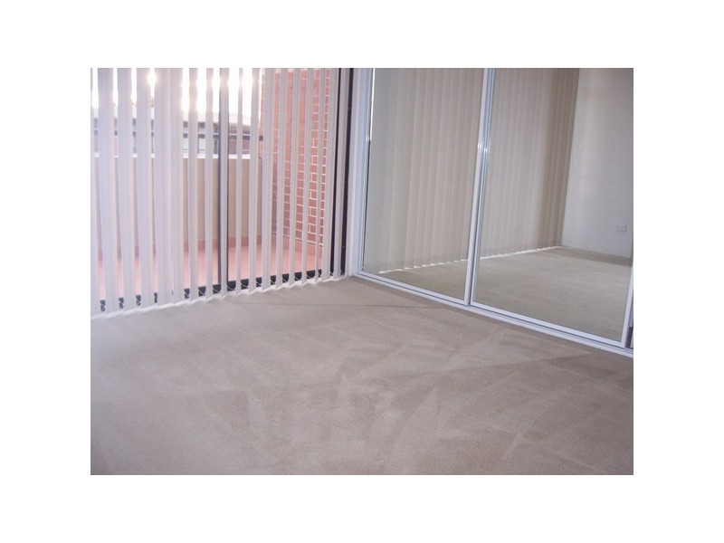 8/1-5 Kitchener Ave, Regents Park NSW 2143