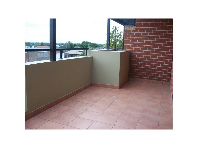 8/1-5 Kitchener Ave, Regents Park NSW 2143