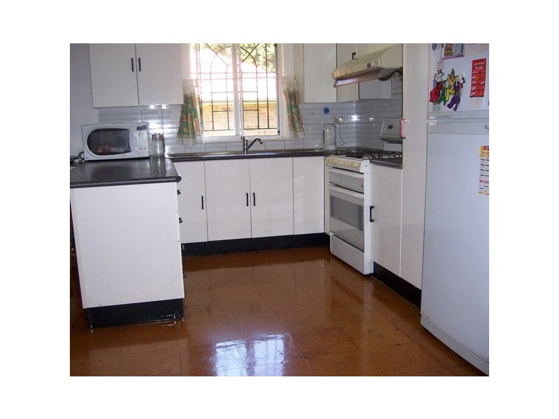 4 Wilson Ave, Regents Park NSW 2143