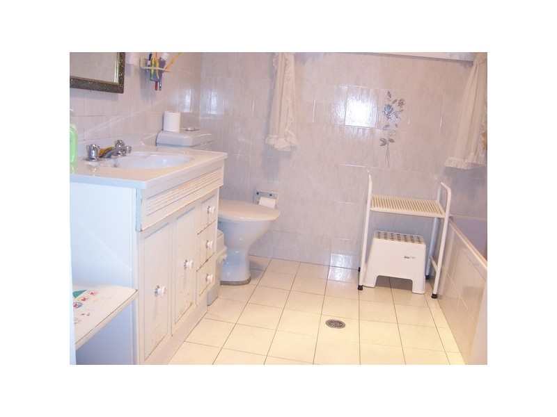 4 Wilson Ave, Regents Park NSW 2143