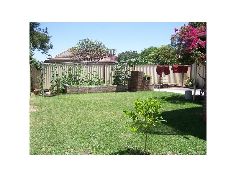 4 Wilson Ave, Regents Park NSW 2143