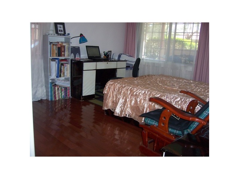 4 Wilson Ave, Regents Park NSW 2143