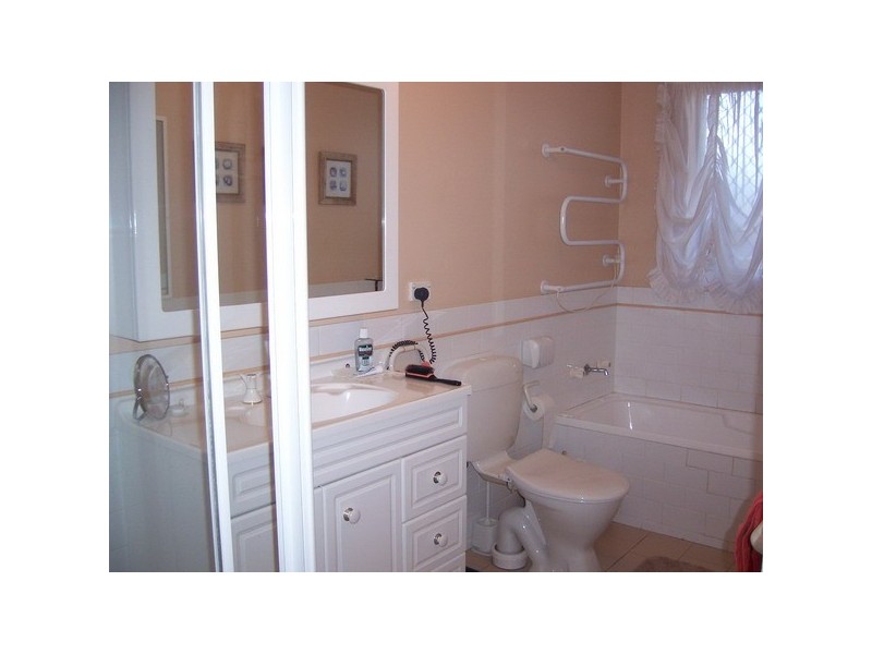 54 Amy St, Regents Park NSW 2143