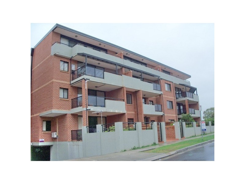 4/7-11 Kitchener Ave, Regents Park NSW 2143
