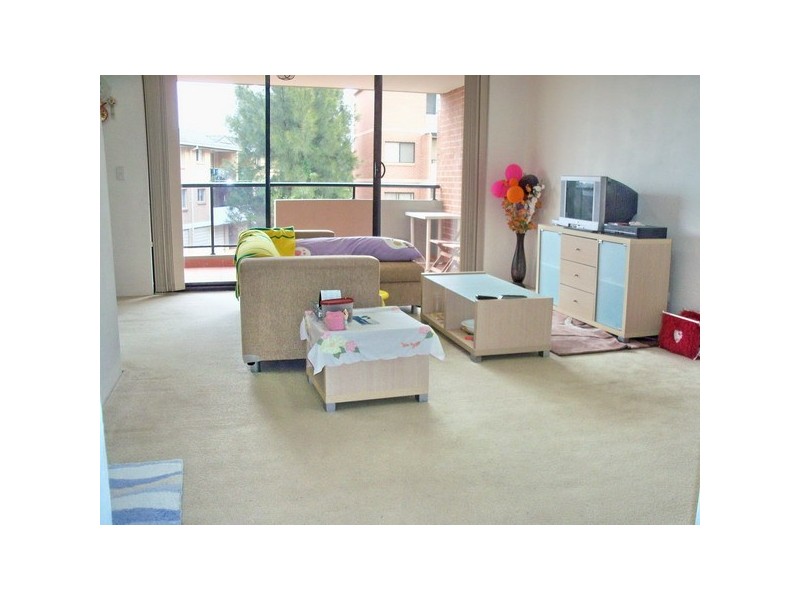 4/7-11 Kitchener Ave, Regents Park NSW 2143