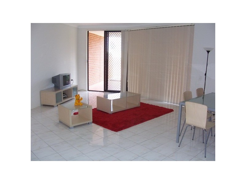 9/7-11 Kitchener Ave, Regents Park NSW 2143