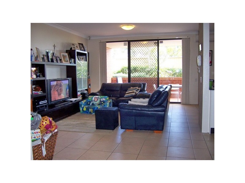 17/7-11 Kitchener Ave, Regents Park NSW 2143