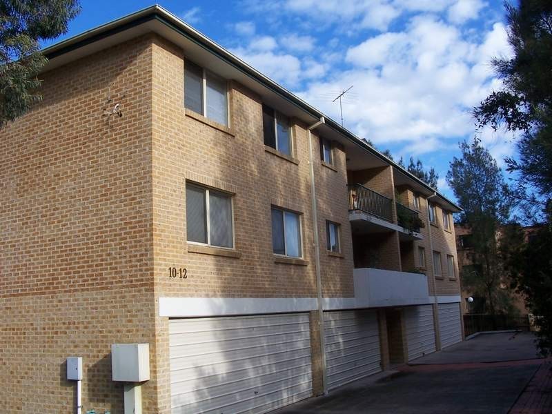 4/10-12  Kitchener Avenue, Regents Park NSW 2143