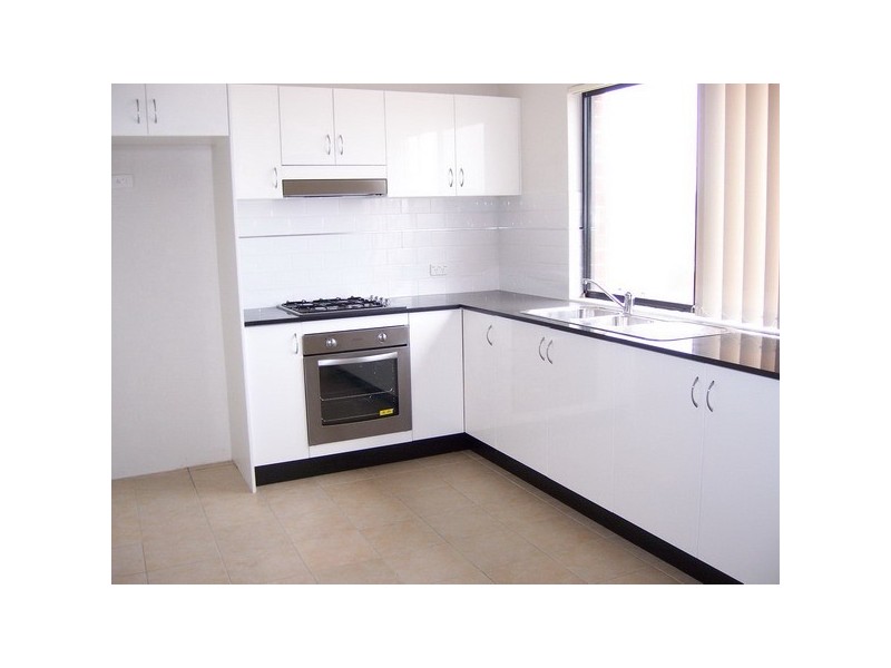 16/7-11  kitchener Ave, Regents Park NSW 2143