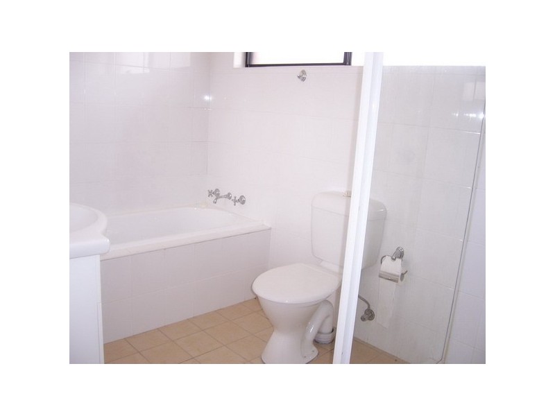 16/7-11  kitchener Ave, Regents Park NSW 2143