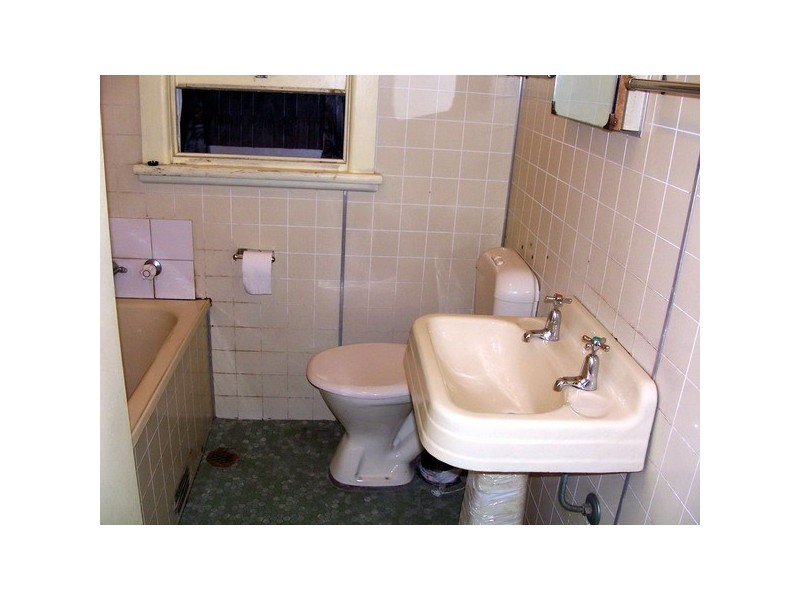 8 wanda Street, Merrylands NSW 2160