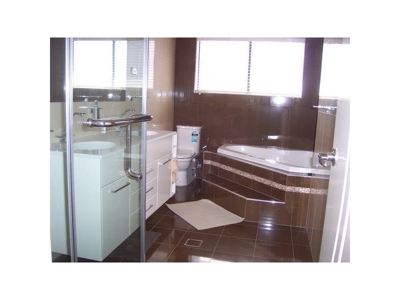 15 Oakleigh Ave, Granville NSW 2142