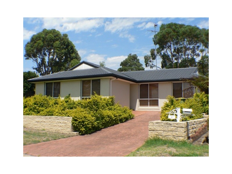 11 Cassia Close, St Clair NSW 2759