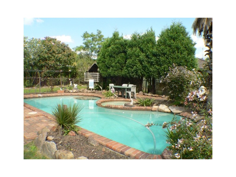 1  Oldfield Court, St Clair NSW 2759