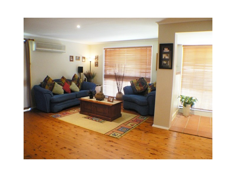 10  Lyrebird Crescent, St Clair NSW 2759