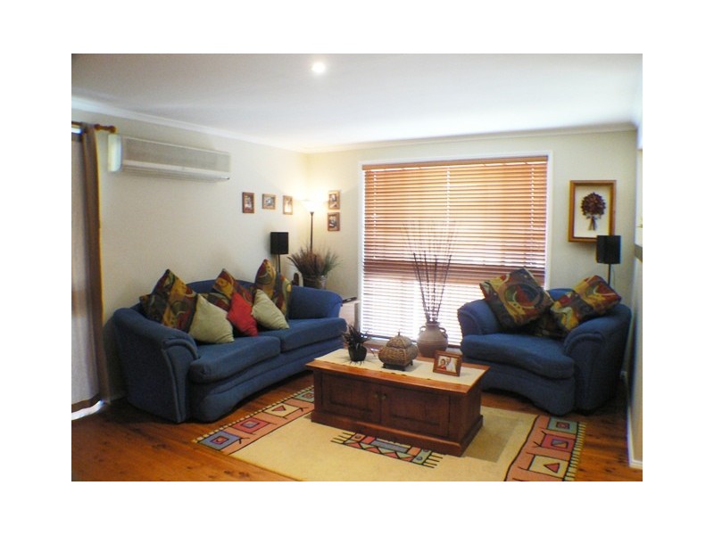 10  Lyrebird Crescent, St Clair NSW 2759