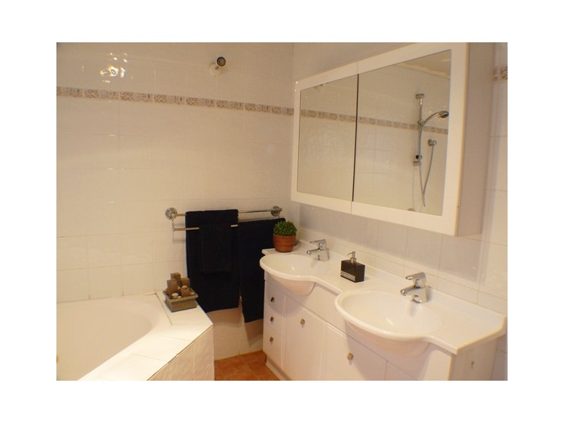 10  Lyrebird Crescent, St Clair NSW 2759