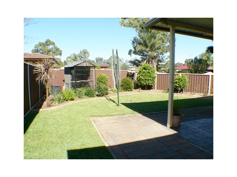 10  Lyrebird Crescent, St Clair NSW 2759