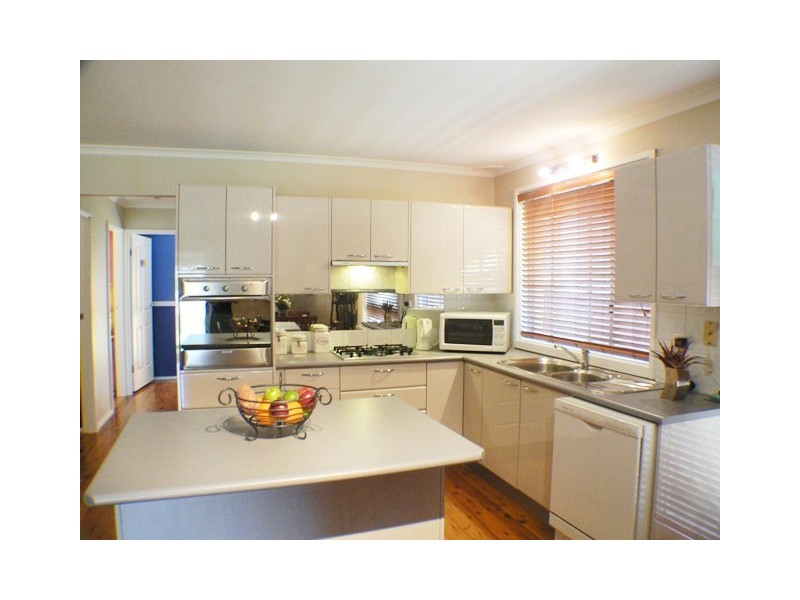 10  Lyrebird Crescent, St Clair NSW 2759