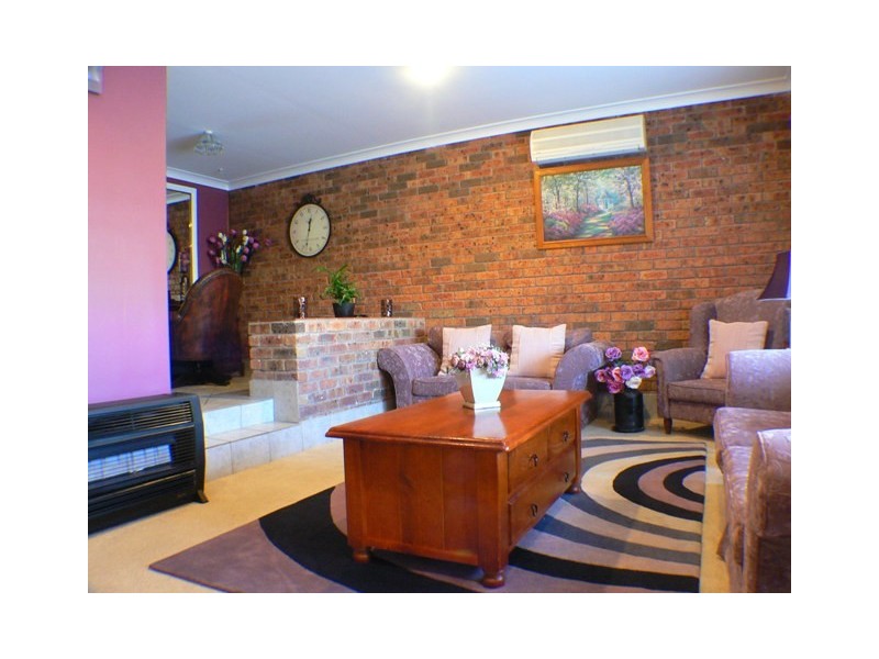 6  Mezen Close, St Clair NSW 2759