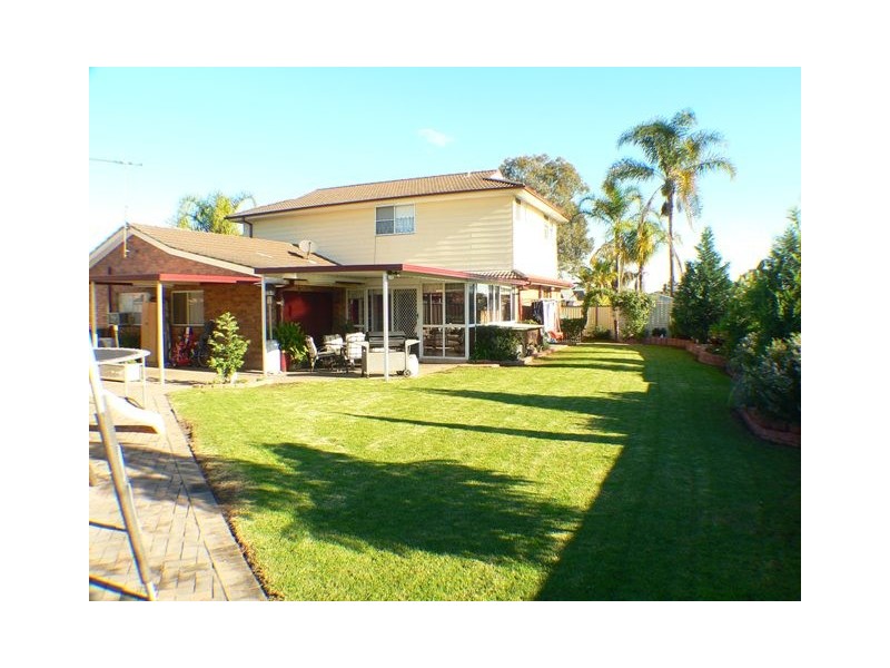 6  Mezen Close, St Clair NSW 2759