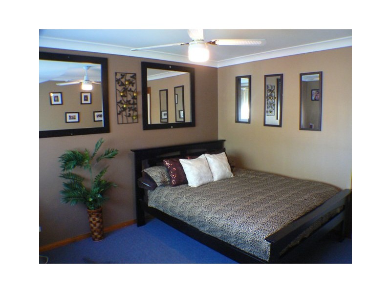 6  Mezen Close, St Clair NSW 2759