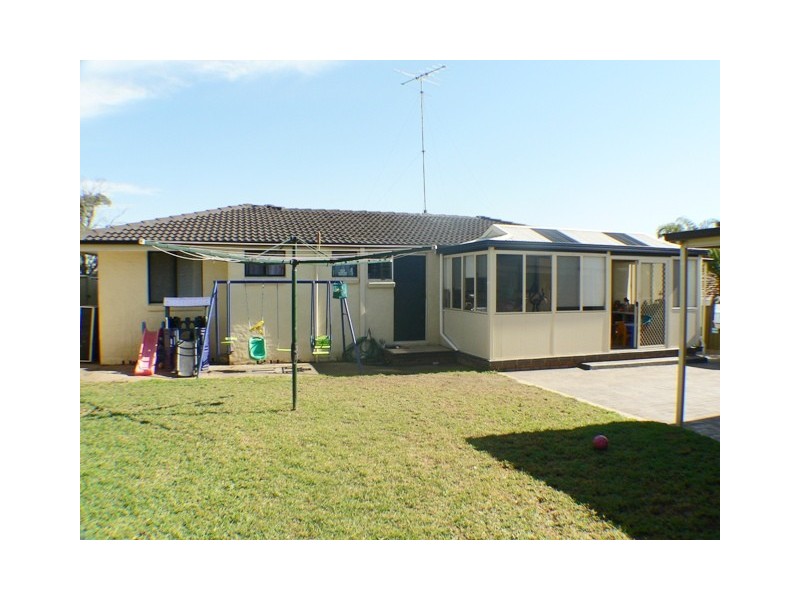 10  Barrallier Way, St Clair NSW 2759