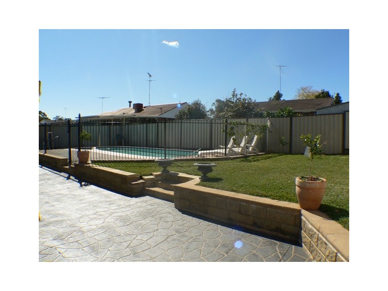 65  Banks Drive, St Clair NSW 2759