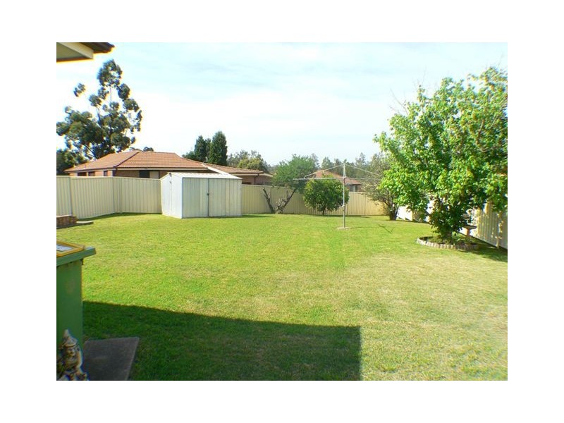 43  Lyrebird Crescent, St Clair NSW 2759