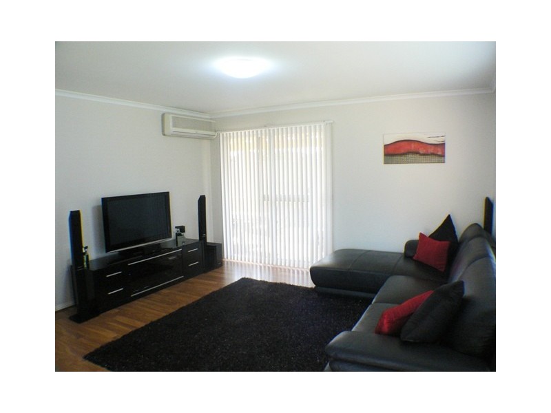 1  Colorado Drive, St Clair NSW 2759