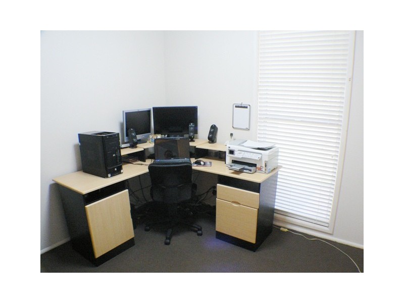 1  Colorado Drive, St Clair NSW 2759