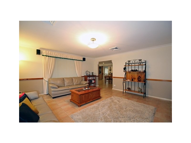 20  Belledale Close, St Clair NSW 2759