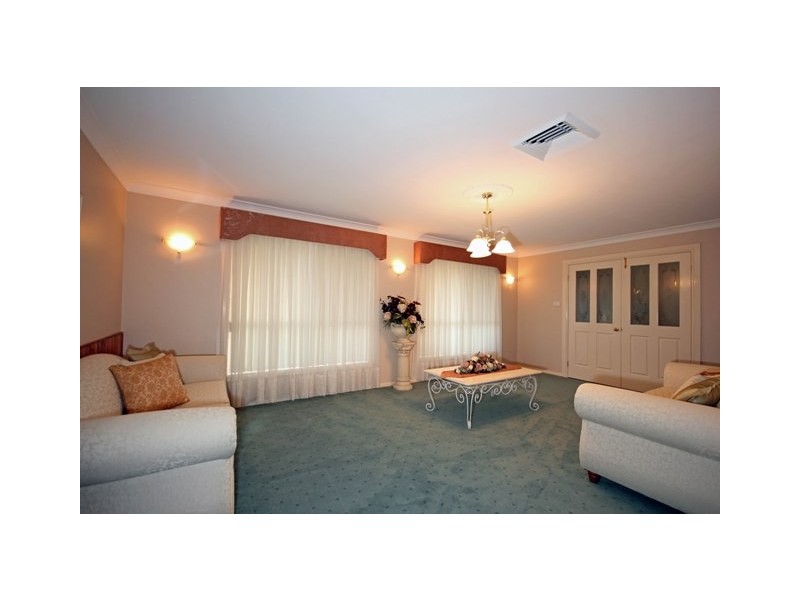 20  Belledale Close, St Clair NSW 2759