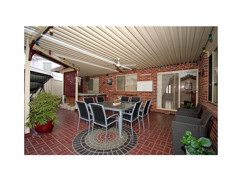 20  Belledale Close, St Clair NSW 2759