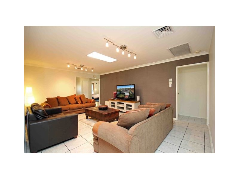 10 Kunipipi Street, St Clair NSW 2759