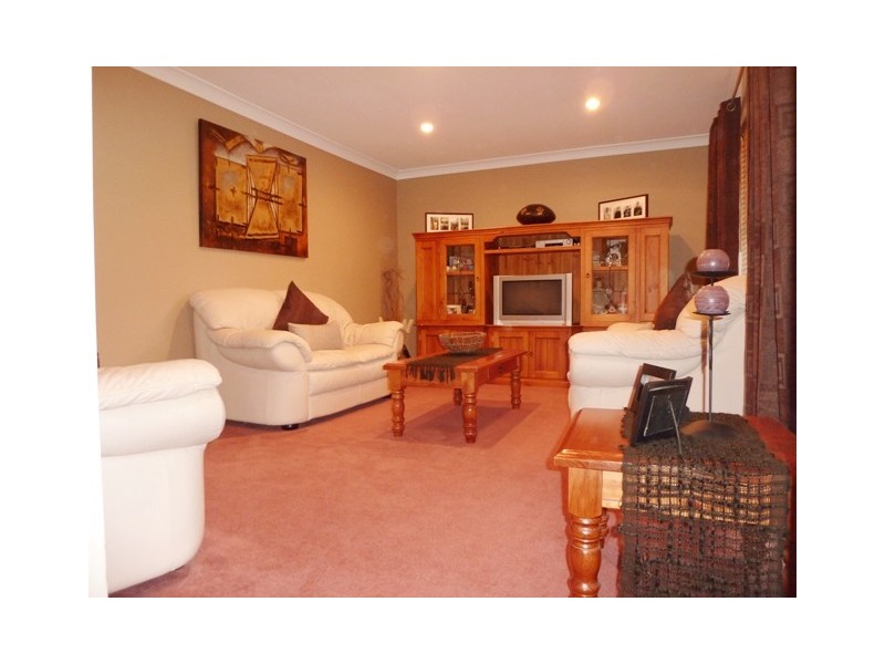 6  McLaren Grove, St Clair NSW 2759