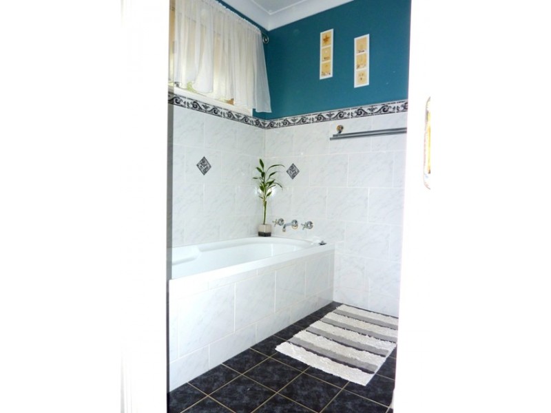 6  McLaren Grove, St Clair NSW 2759