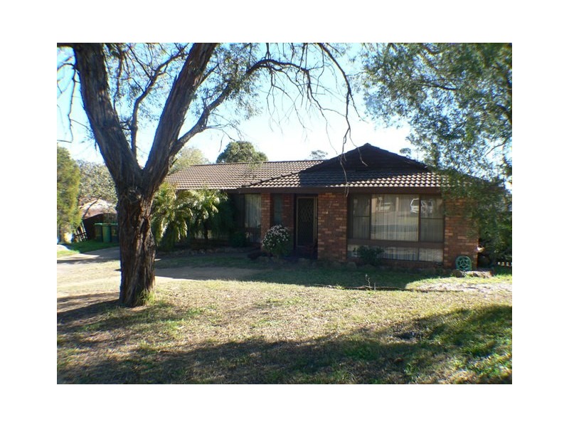 2  Heron Crescent, St Clair NSW 2759