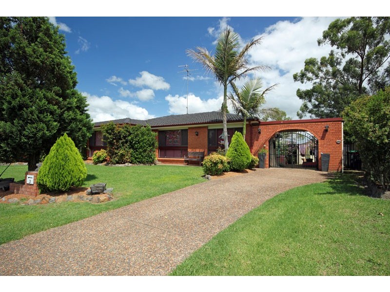 3  Dove Place, St Clair NSW 2759