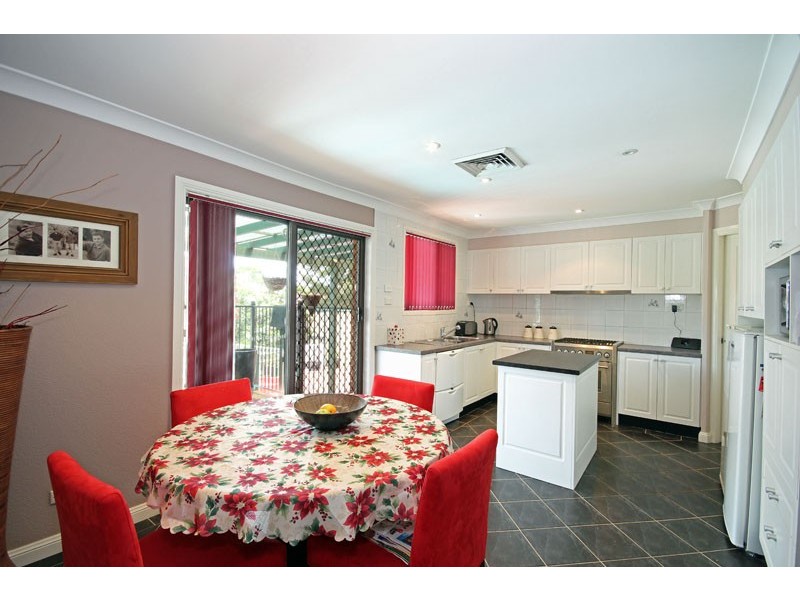 3  Dove Place, St Clair NSW 2759